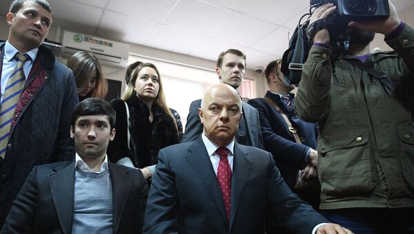 Сын вице-президента Лукойла Руслан Шамсуаров, обвиняемый в угрозе применения насилия в отношении представителя власти и оскорблении представителя власти, во время оглашения приговора в Гагаринском суде Москвы