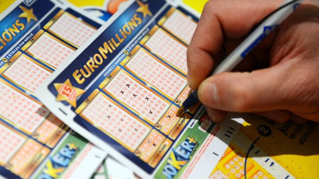 Билет европейской лотереи EuroMillions. Архивное фото