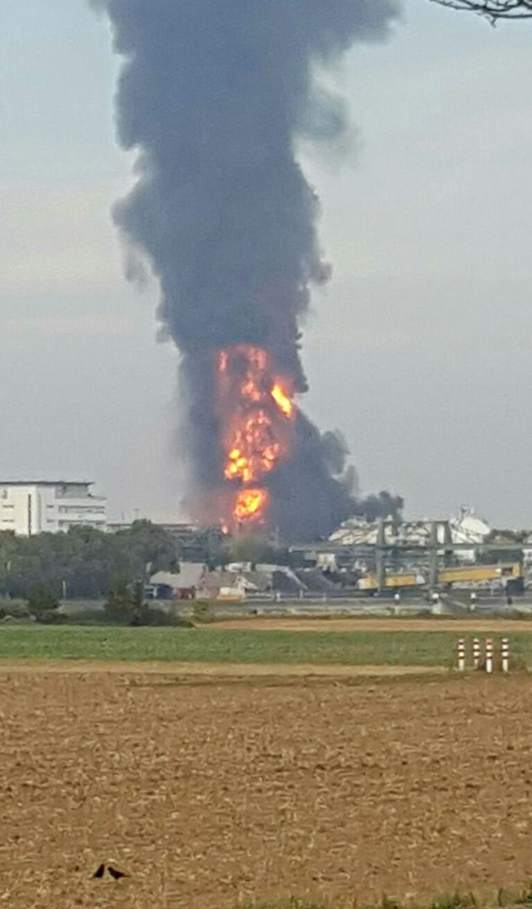 Пожар на предприятии химического концерна BASF в немецком городе Людвигсхафен-ам-Райн в Германии