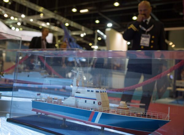 Макет патрульной лодки Мираж 1439 на стенде АО Рособоронэкспорт на выставке EURONAVAL 2016 в Париже