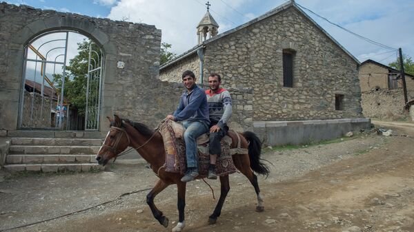 Мужчины в городе Гадруте самопровозглашенной Республики Нагорный Карабах. Архивное фото