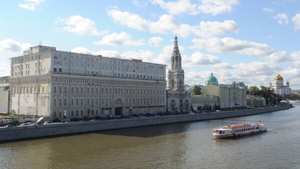 Здание, где располагается Федеральное архивное агентство (Росархив) на Софийской набережной в Москве