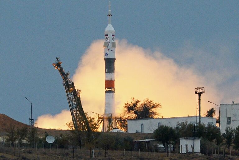 Старт ракеты-носителя Союз-ФГ с транспортным пилотируемым кораблем Союз МС-02 с космодрома Байконур