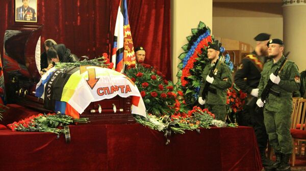 На церемонии прощания с командиром ополчения ДНР Арсеном Павловым (Моторола) в Донецке