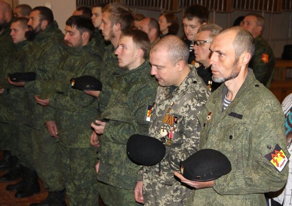 На церемонии прощания с командиром ополчения ДНР Арсеном Павловым (Моторола) в Донецке