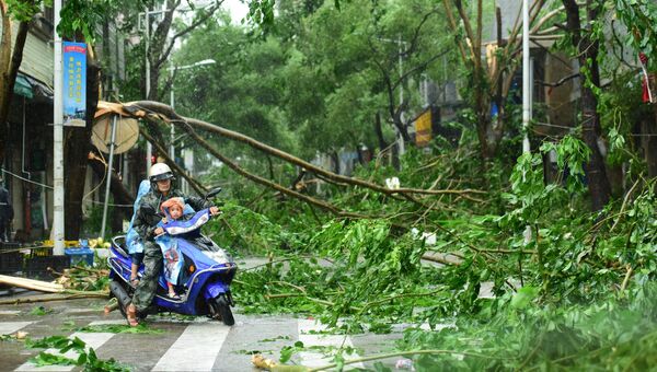 Последствия тайфуна Сарика в китайской провинции Хайнань