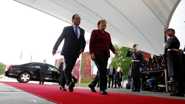 Канцлер Германии Ангела Меркель и президент Франции Франсуа Олланд перед встречей в Берлине