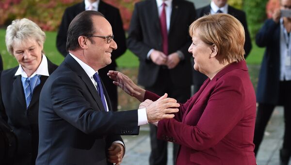 Президент Франции Франсуа Олланд и канцлер Германии Ангела Меркель перед встречей в Берлине