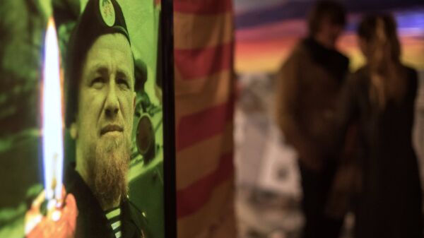 Портрет погибшего командира ополчения ДНР Арсена Павлова во время памятного мероприятия в Санкт-Петербурге