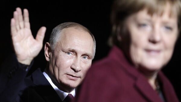 Владимир Путин и Ангела Меркель перед встречей нормандской четверки в Берлине