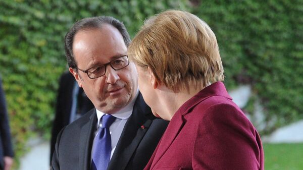 резидент Франции Франсуа Олланд и канцлер Германии Ангела Меркель у ведомства федерального канцлера Paul-Lobe-Haus 