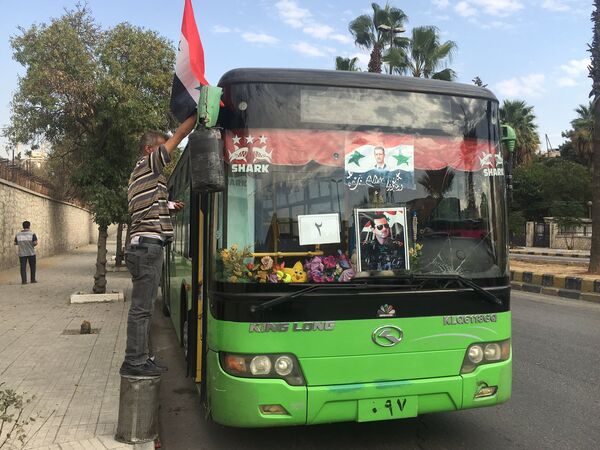 Один из автобусов на котором планируют вывозить боевиков из восточного Алеппо