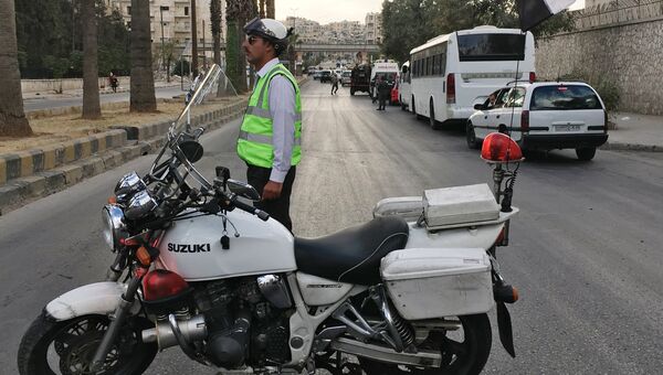 Полиция готовится к выходу мирных граждан и боевиков из восточного Алеппо через КПП Бустан аль-Каср