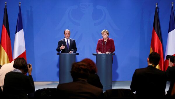 Президент Франции Франсуа Олланд и канцлер Германии Ангела Меркель на пресс-конференции после встречи лидеров стран нормандской четверки в Берлине