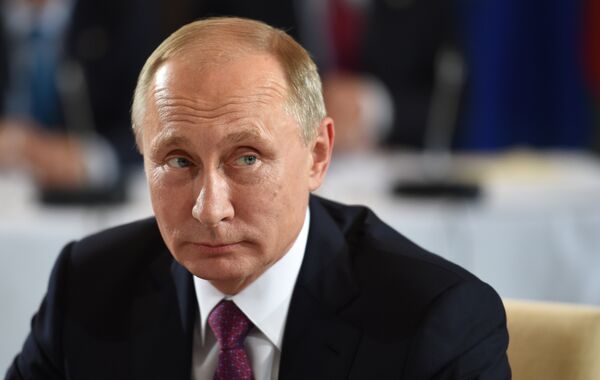 Президент России Владимир Путин перед встречей лидеров стран нормандской четверки в Берлине Президент России Владимир Путин перед встречей лидеров стран нормандской четверки в Берлине