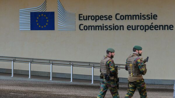 Логотип Евросоюза на здании штаб-квартиры Европейской комиссии в Брюсселе. Архивное фото