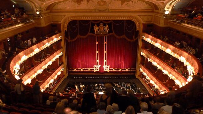 Зал Королевского театра оперы и балета Ковент-Гарден в Лондоне.  Архивное фото