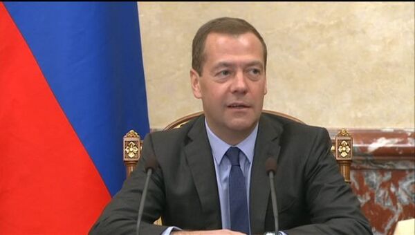 Лет ми спик фром май харт - Медведев представил Мутко кабинету министров