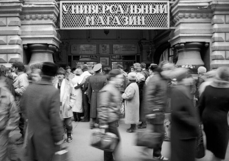 У входа в ГУМ