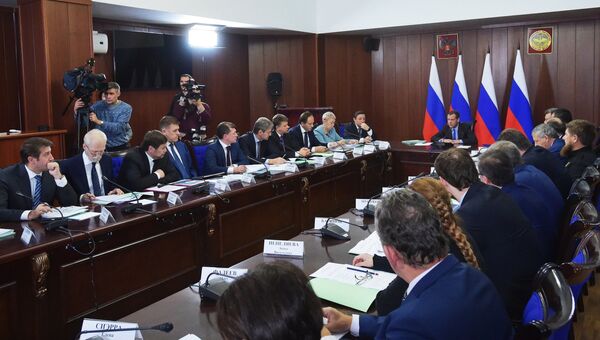 Председатель правительства РФ Дмитрий Медведев проводит заседание правительственной комиссии по вопросам социально-экономического развития Северо-Кавказского федерального округа. 21 октября 2016