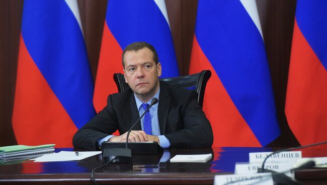 Дмитрий Медведев проводит заседание правительственной комиссии по вопросам социально-экономического развития Северо-Кавказского федерального округа в Ингушетии. 21 октября 2016