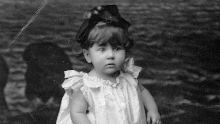 Галина Вишневская в детстве. 1930 год Галина Вишневская в детстве. 1930 год