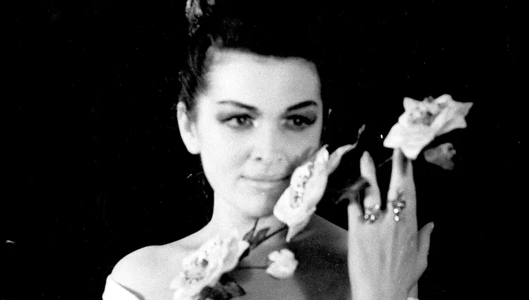 Галина Вишневская в партии Виолетты в опере Травиата. Большой театр, 1964 год Галина Вишневская в партии Виолетты в опере Травиата. Большой театр, 1964 год