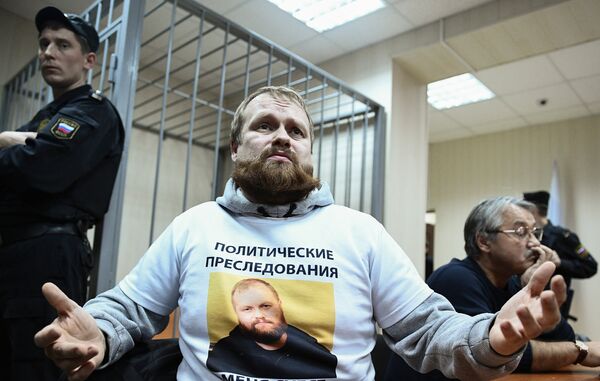 Бывший руководитель Славянского союза Дмитрий Демушкин, обвиняемый в экстремизме в Пресненском суде Москвы. Бывший руководитель Славянского союза Дмитрий Демушкин, обвиняемый в экстремизме в Пресненском суде Москвы.