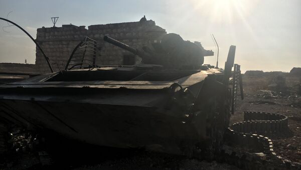 Уничтоженная бронетехника в районе части ПВО на юге Алеппо. Архивное фото
