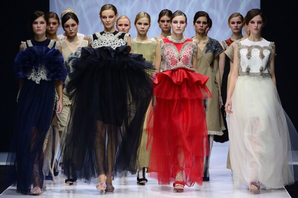 Модели демонстрируют одежду из новой коллекции бренда SERGEY SYSOEV в рамках Недели моды в Москве Сделано в России