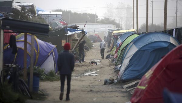 Лагерь мигрантов возле Кале накануне эвакуации