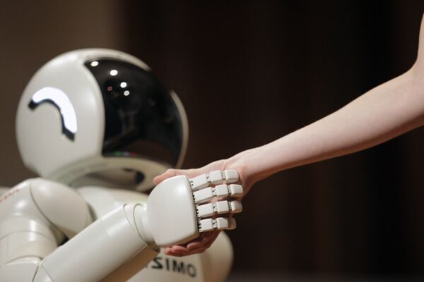Робот-андроид Asimo корпорации Honda Motors в Белграде Робот-андроид Asimo корпорации Honda Motors в Белграде