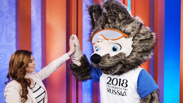 Дизайнер официального талисмана чемпионата мира по футболу 2018 года Екатерина Бочарова на презентации талисмана в программе Вечерний Ургант