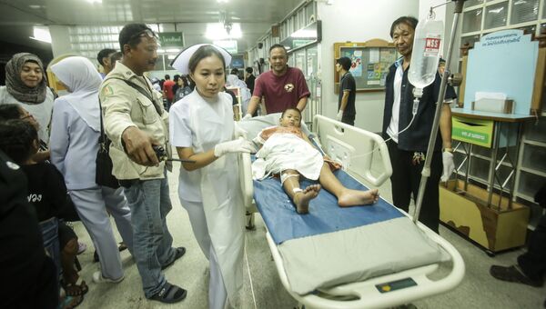 Раненный в результате взрыва на рынке в провинции Паттани в Таиланде ребенок