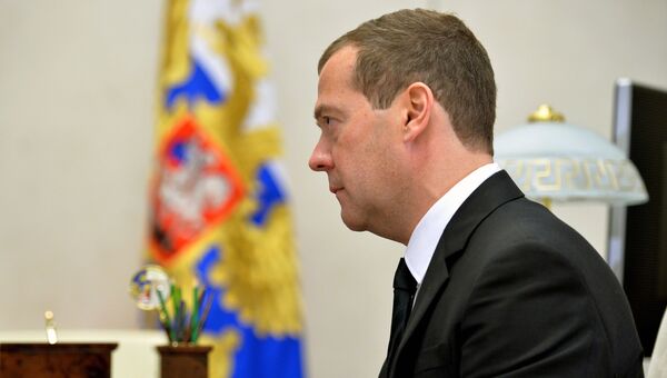 Председатель правительства РФ Дмитрий Медведев во время встречи с президентом РФ Владимиром Путиным в резиденции Ново-Огарево. 25 октября 2016