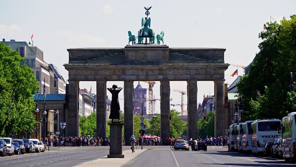 Вид на Бранденбургские ворота с западной стороны. Архивное фото