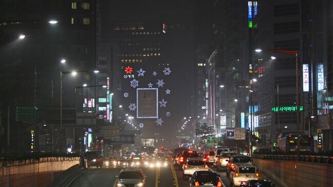 Автомобильное движение на улицах Сеула, Южная Корея. Архивное фото
