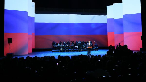 Дмитрий Медведев выступает на праздничном мероприятии в честь 25-летия ФТС. 25 октября 2016