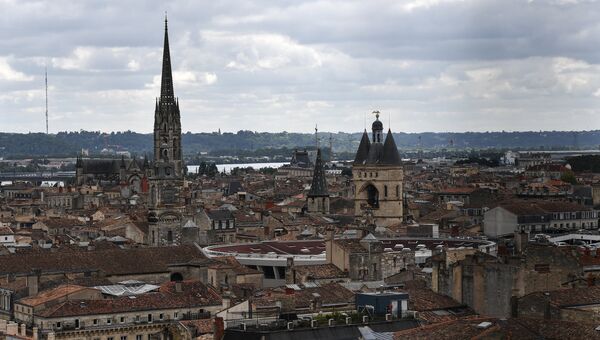 Вид на город с башни Пэ-Берлан, колокольни кафедрального собора Сент-Андре (святого Андрея) в Бордо