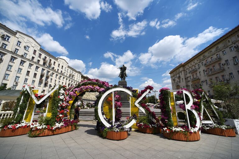 Памятник Юрию Долгорукому на Тверской улице в Москве