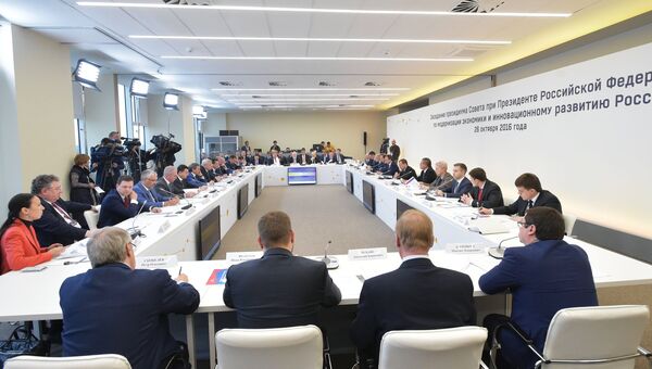 Председатель правительства РФ Дмитрий Медведев проводит заседание президиума совета при президенте РФ по модернизации экономики. 26 октября 2016