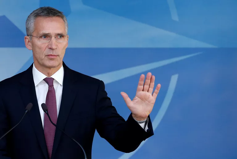 Генеральный секретарь НАТО Йенс Столтенберг во время общения с прессой в Брюсселе. 26 октября 2016 года Генеральный секретарь НАТО Йенс Столтенберг во время общения с прессой в Брюсселе. 26 октября 2016 года