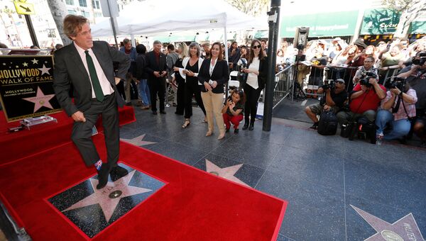 Британский актер Хью Лори на церемонии вручения звезды на Аллее славы в Голливуде. 26 октября 2016
