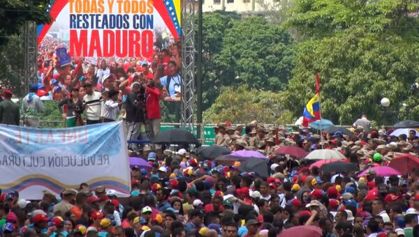 Акции сторонников и противников президента Венесуэлы Мадуро в Каракасе