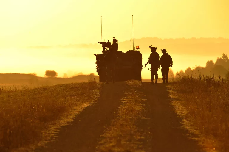 Американские военные во время учений в Германии Американские военные во время учений в Германии