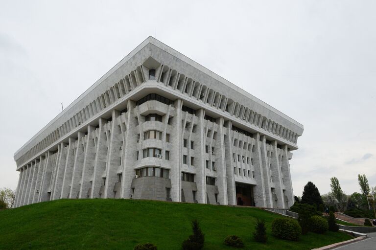 Здание Жогорку Кенеш (парламанта) Киргизской Республики в Бишкеке, Киргизия