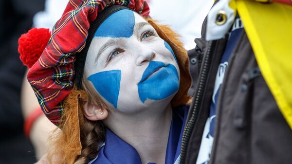 Участники марша в Эдинбурге за независимость Шотландии 