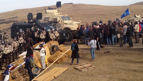 Разгон лагеря активистов, выступающих против строительства трубопровода в Северной Дакоте, США