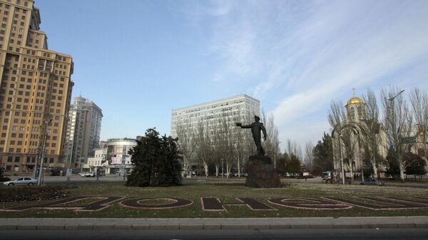Памятник Слава шахтерскому труду на Шахтерской площади в Донецке. Архивное фото