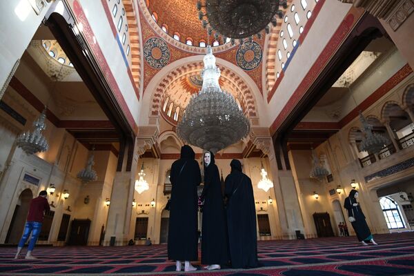 Женщины в суннитской мечети Мухаммад Аль-Амин в центре Бейрута